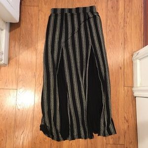 Striped maxi skirt with 2 splits on the front